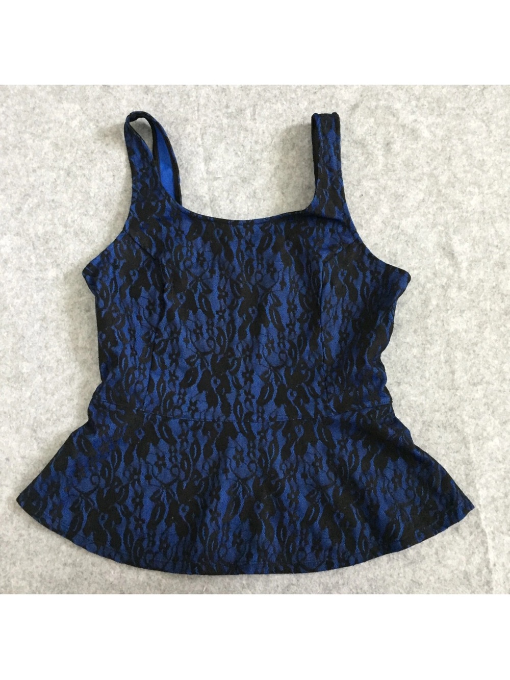 Express Sleeveless 💙🖤 Peplum Lacey Top 🖤💙 w/ Back Zipper - L
